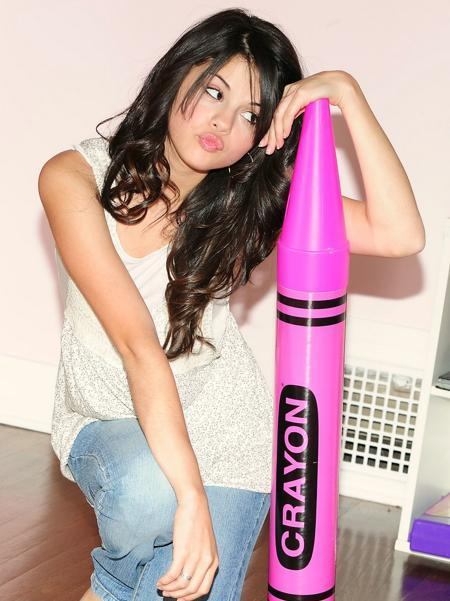 selena-gomez-photograph_450x601.0.0.0x0.450x601.jpeg